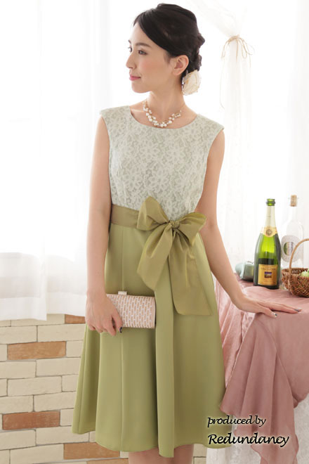 ライトグリーンのウエストリボン付きレトロドレス