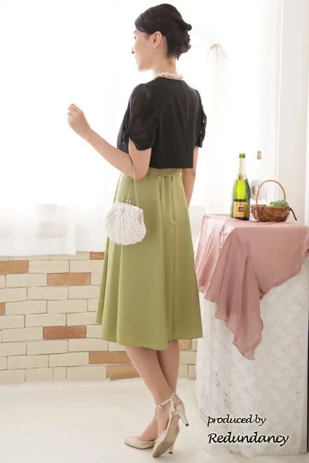 ライトグリーンのウエストリボン付きレトロドレス