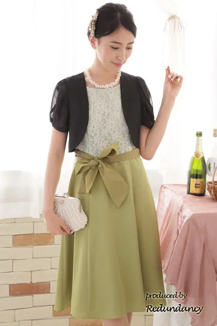 ライトグリーンのウエストリボン付きレトロドレス