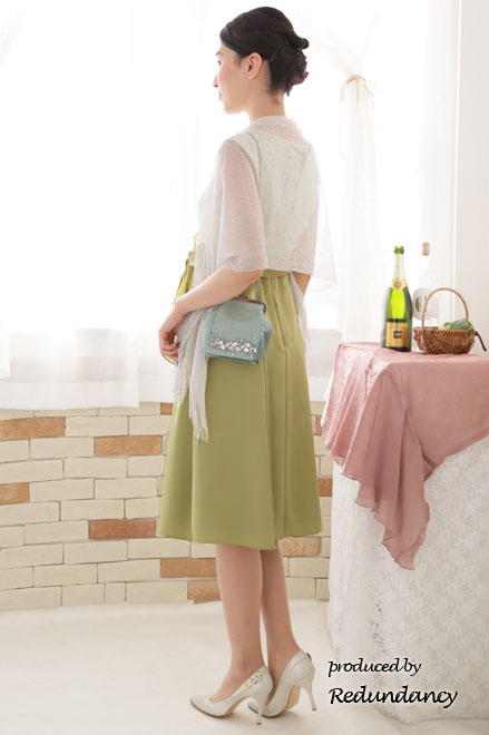 ライトグリーンのウエストリボン付きレトロドレス