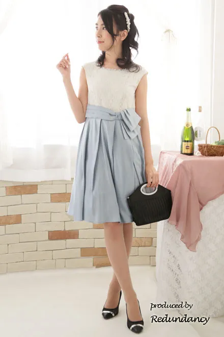 ライトベージュ×ブルーグレーのレース切替ドレス