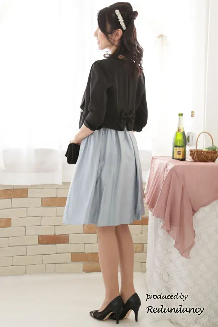 ライトベージュ×ブルーグレーのレース切替ドレス