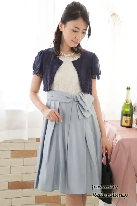 ライトベージュ×ブルーグレーのレース切替ドレス