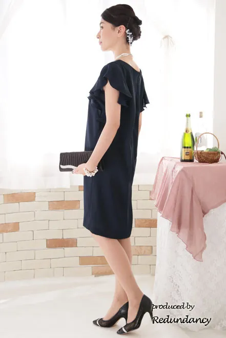 ネイビーのフレアスリーブストレートドレス