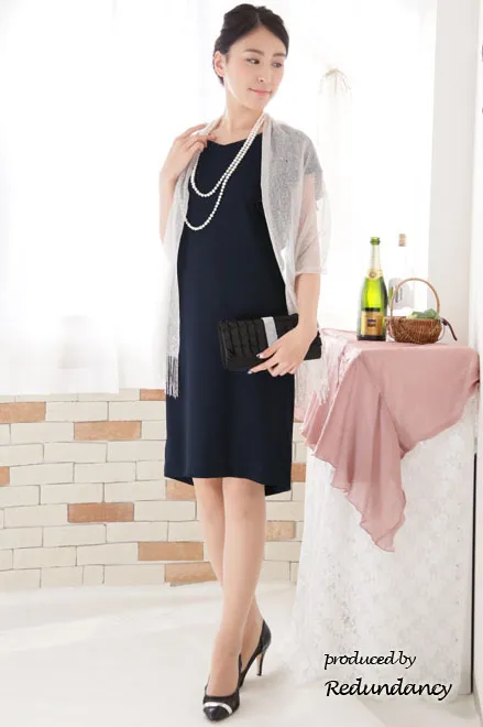 ネイビーのフレアスリーブストレートドレス