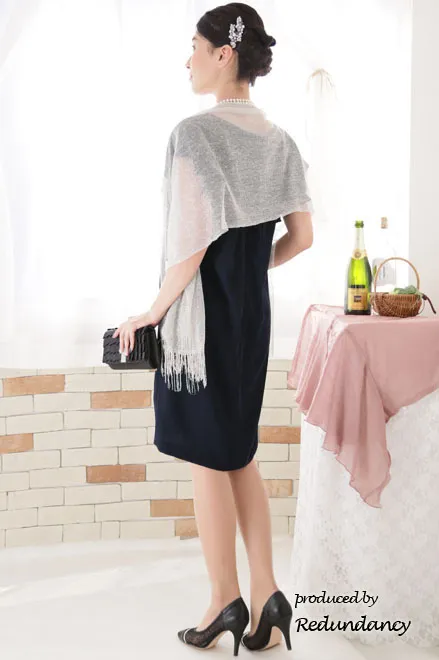 ネイビーのフレアスリーブストレートドレス