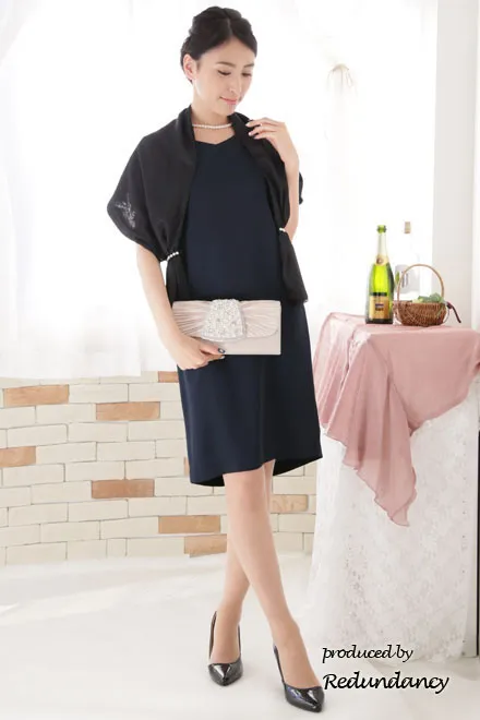 ネイビーのフレアスリーブストレートドレス