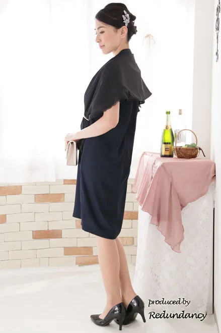 ネイビーのフレアスリーブストレートドレス