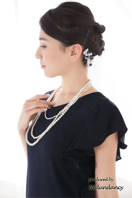 ネイビーのフレアスリーブストレートドレス