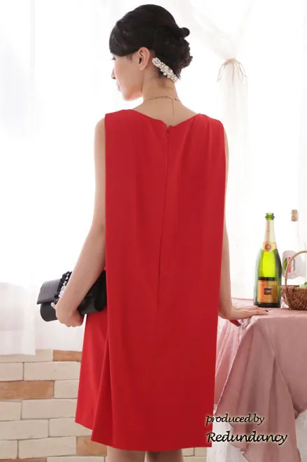 レッドのショルダータックノースリーブドレス