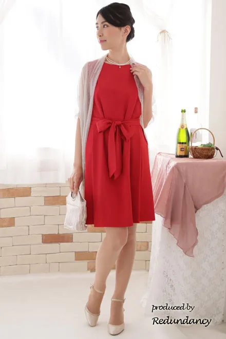 レッドのショルダータックノースリーブドレス