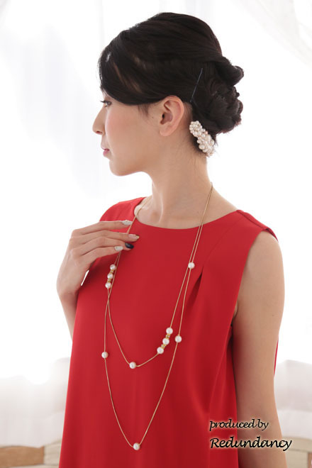 レッドのショルダータックノースリーブドレス