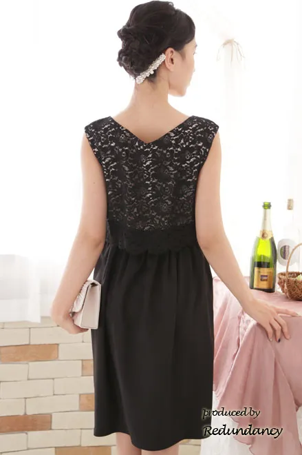 ブラック×ピンクベージュのスカラップレースタイトドレス