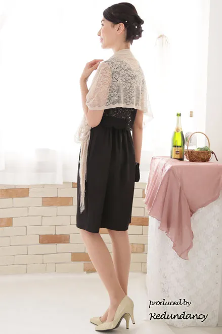 ブラック×ピンクベージュのスカラップレースタイトドレス