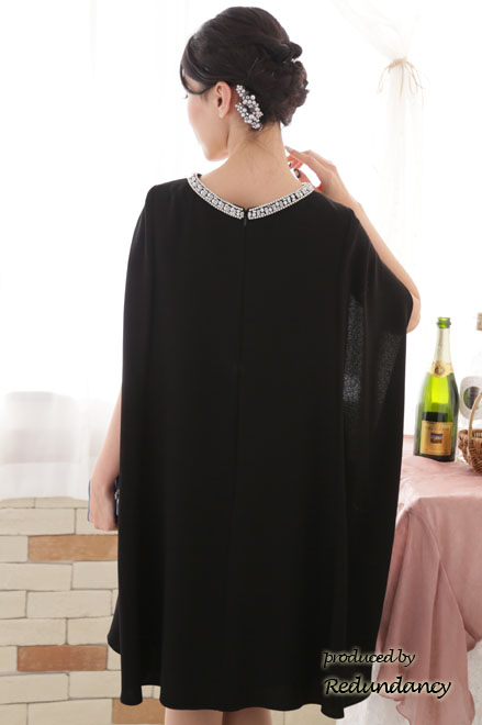 ブラックのマント風ビジューネックドレス