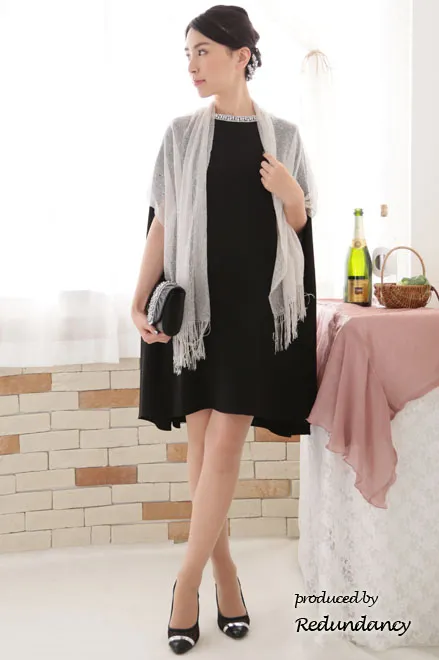 ブラックのマント風ビジューネックドレス