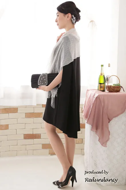 ブラックのマント風ビジューネックドレス