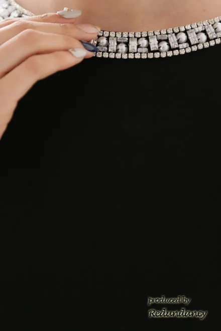 ブラックのマント風ビジューネックドレス