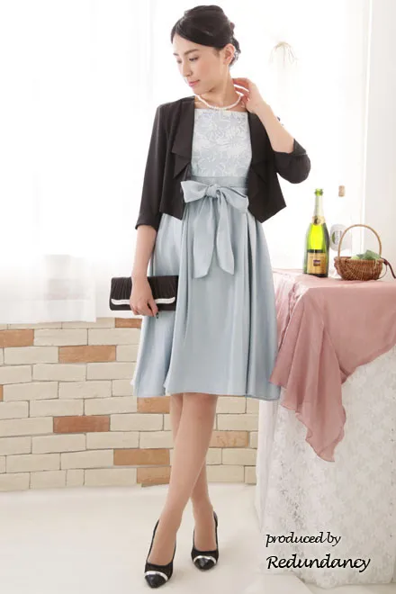 ブルーグレーのスクエアネック花柄切替ドレス