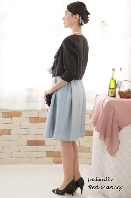 ブルーグレーのスクエアネック花柄切替ドレス