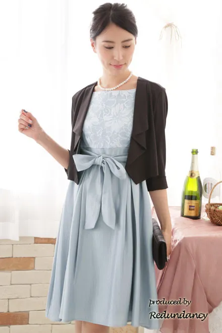 ブルーグレーのスクエアネック花柄切替ドレス