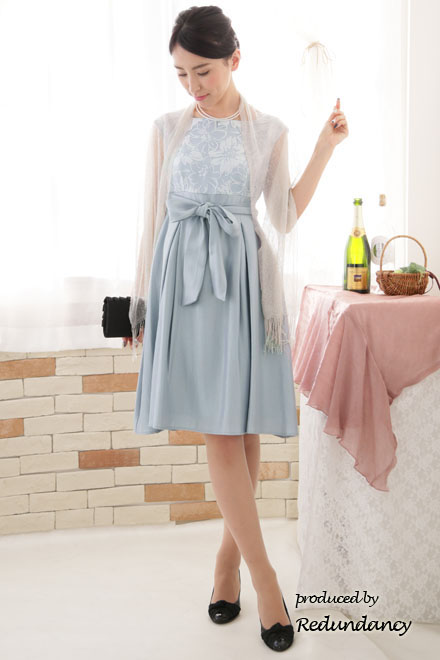 ブルーグレーのスクエアネック花柄切替ドレス