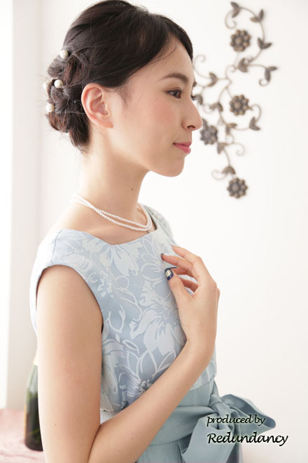 ブルーグレーのスクエアネック花柄切替ドレス