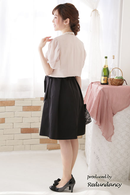 モノトーンのレース切替バイカラードレス