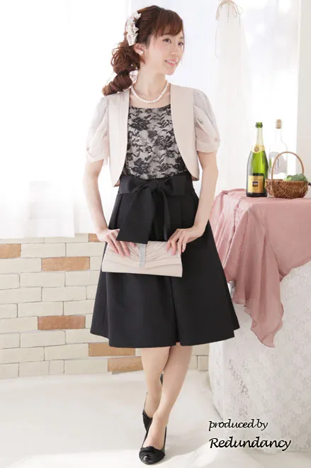 ブラック×ベージュの切替レースドレス