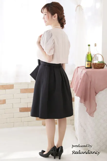 ブラック×ベージュの切替レースドレス