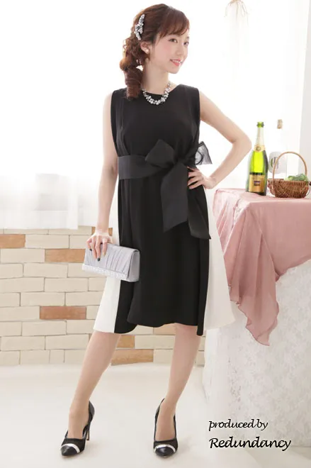 ブラック×ホワイトの配色Aラインドレス