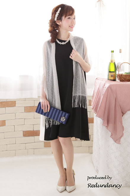 ブラック×ホワイトの配色Aラインドレス