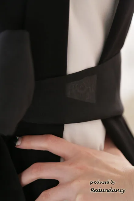 ブラック×ホワイトの配色Aラインドレス