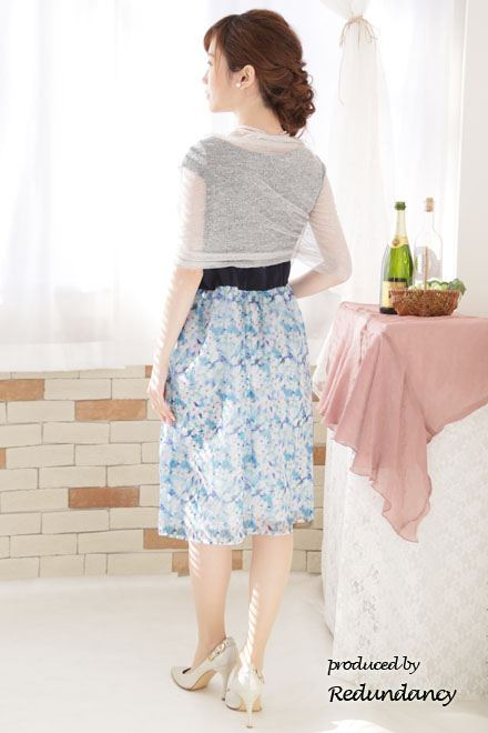 ネイビー×ブルーのフラワープリントドレス