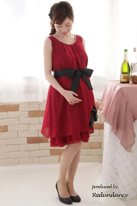 レッドのバックフリルスカートドレス