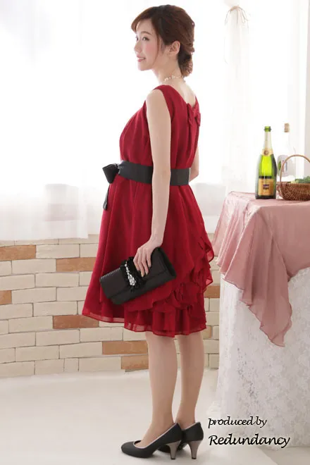 レッドのバックフリルスカートドレス