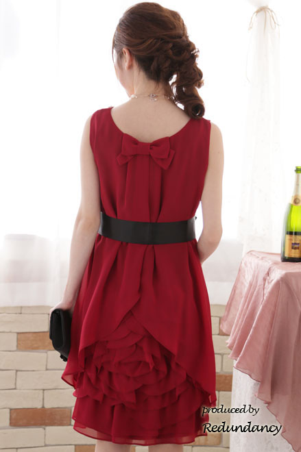 レッドのバックフリルスカートドレス