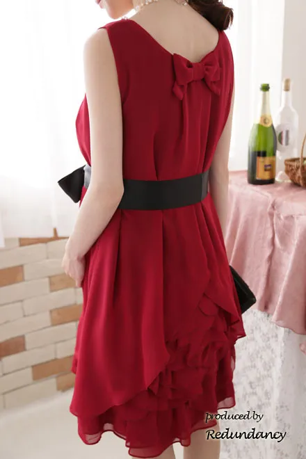 レッドのバックフリルスカートドレス