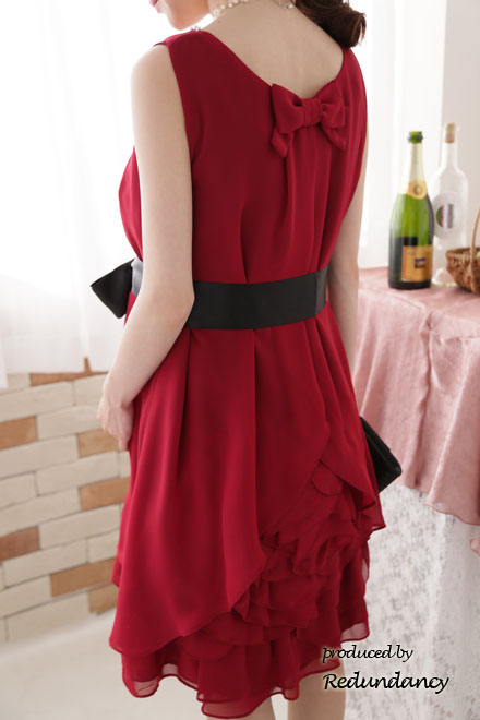 レッドのバックフリルスカートドレス