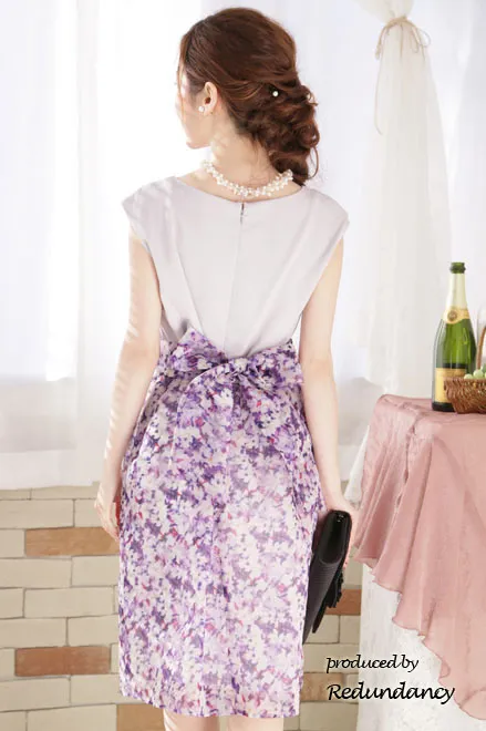 グレー×パープルのフラワープリントドレス