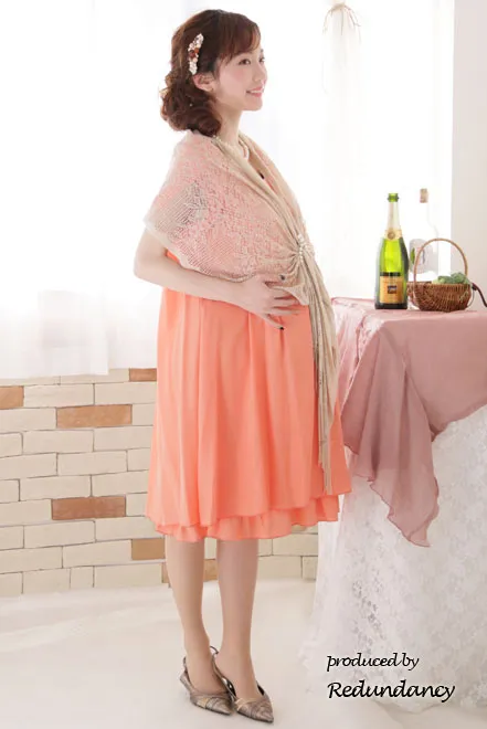 オレンジのウエストリボン付きシマープリーツドレス