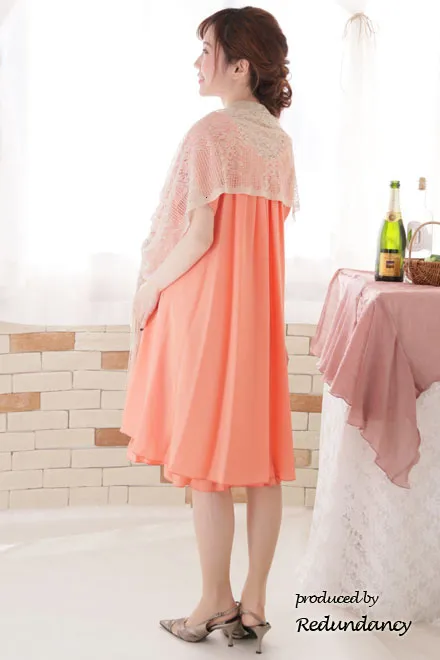 オレンジのウエストリボン付きシマープリーツドレス