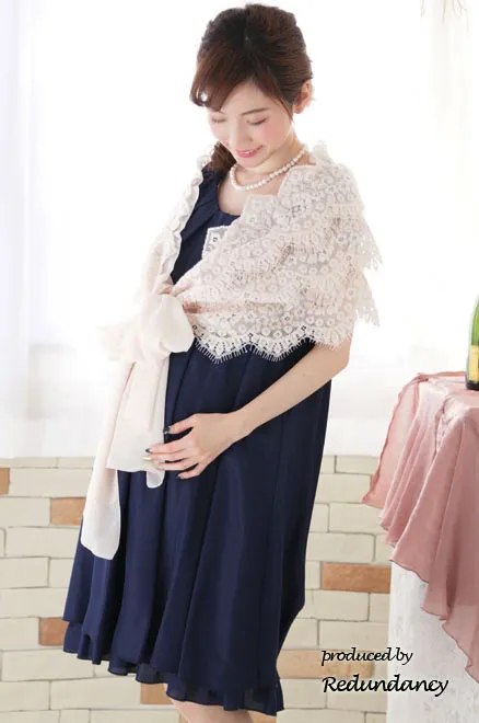 ネイビーのウエストリボン付きシマープリーツドレス