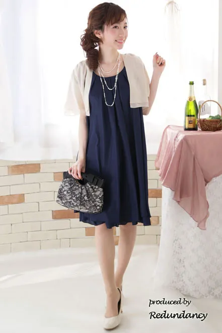 ネイビーのウエストリボン付きシマープリーツドレス