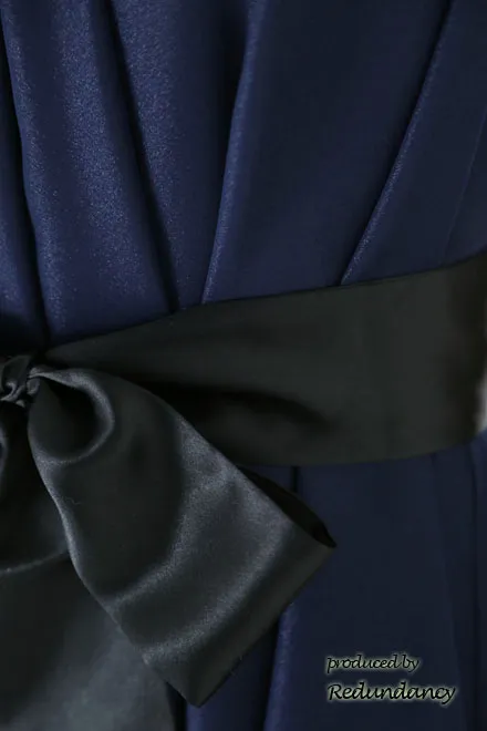 ネイビーのウエストリボン付きシマープリーツドレス