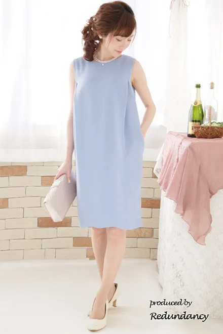 ライトブルーのノースリーブタックドレス