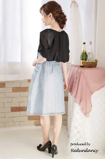 ブルーのシアーボーダー切替ノースリーブドレス