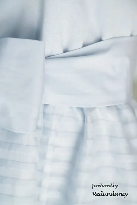 ブルーのシアーボーダー切替ノースリーブドレス