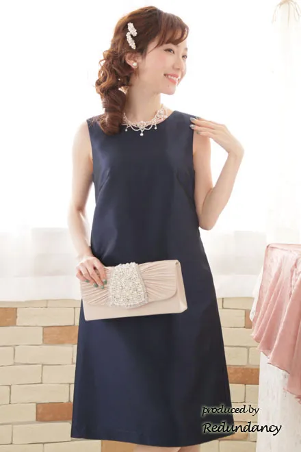 ネイビー×ホワイトのバックレース切替ドレス