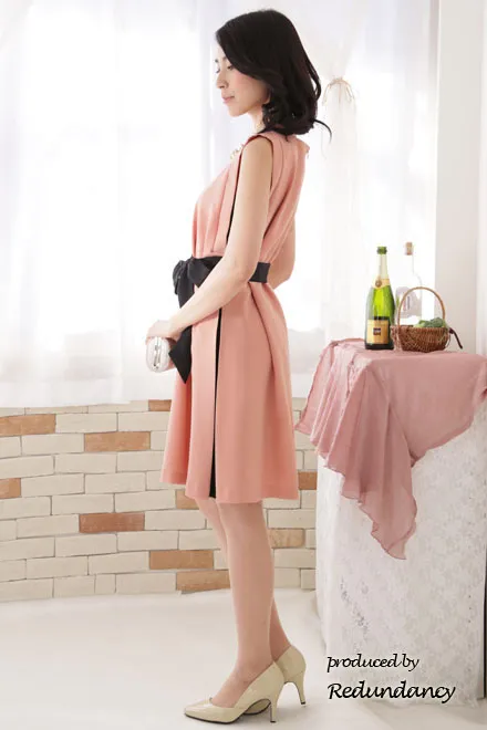サーモンピンク×ブラックのスリット切替ドレス